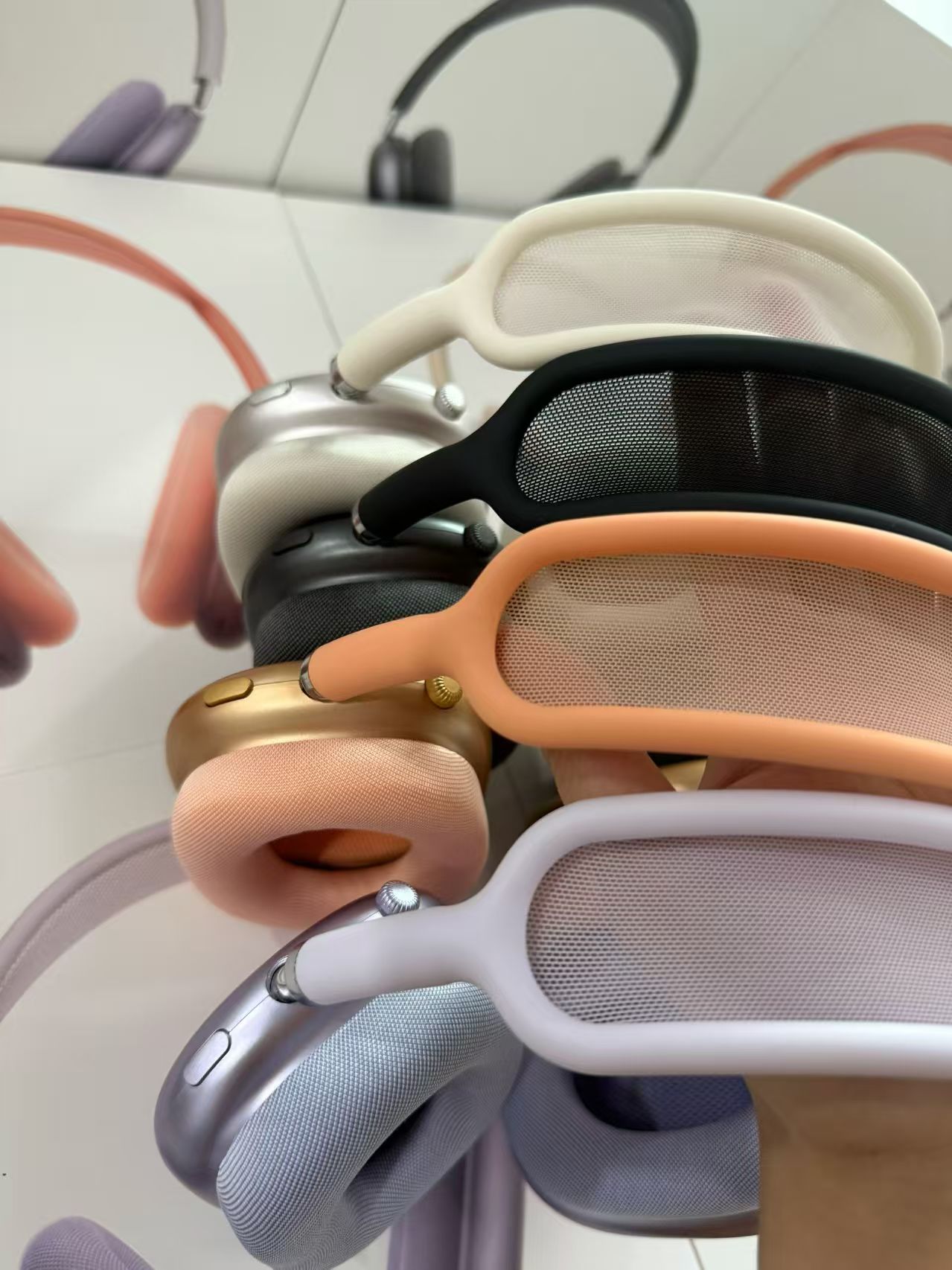 wireless over ear bluetooth headphones fully compatible with ios system, premium edition without active noise cancellation. wireless over ear bluetooth headphones fully compatible with ios system, premium edition without active noise cancellation.