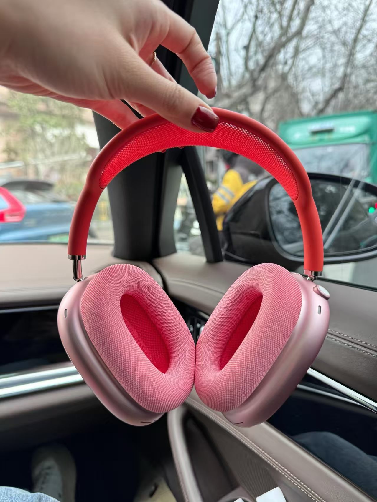 wireless over ear bluetooth headphones fully compatible with ios system, premium edition without active noise cancellation. wireless over ear bluetooth headphones fully compatible with ios system, premium edition without active noise cancellation.