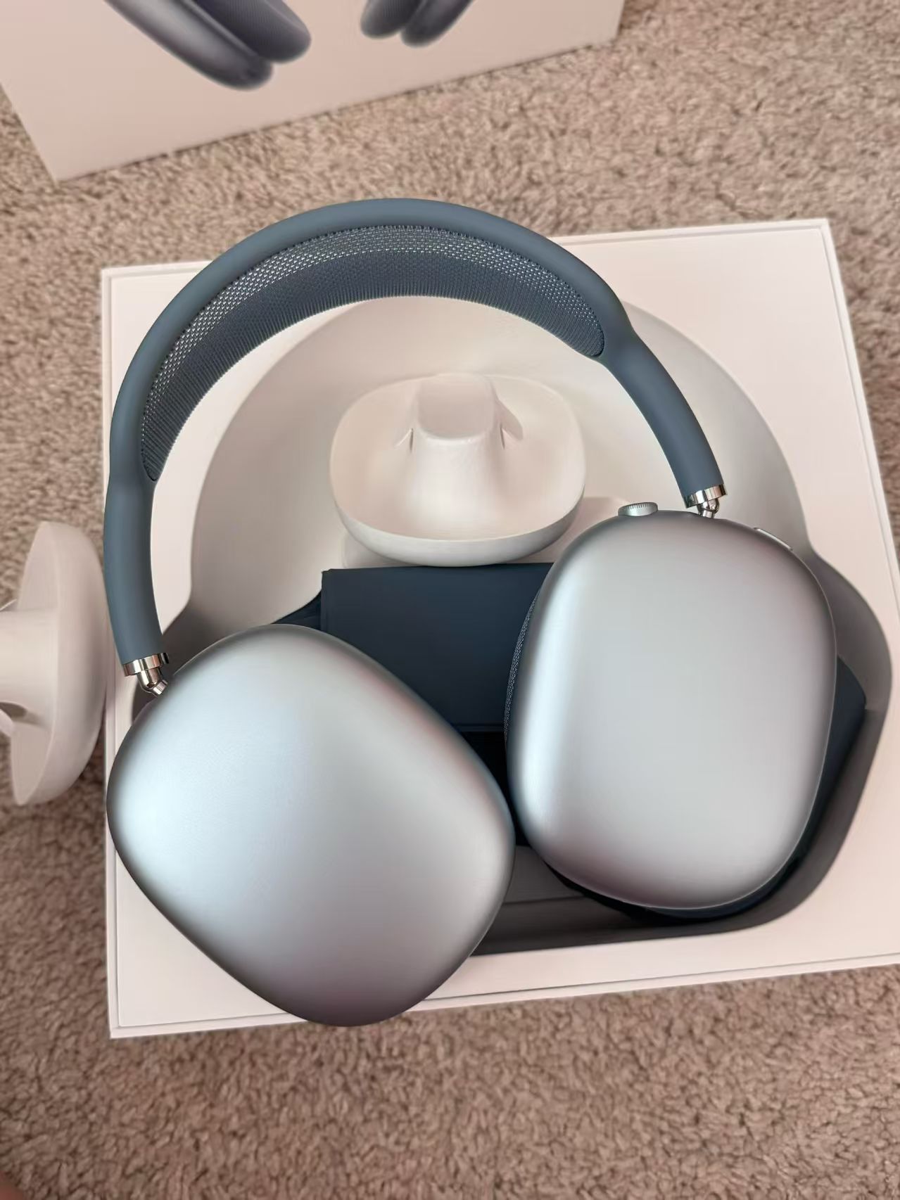 wireless over ear bluetooth headphones fully compatible with ios system, premium edition without active noise cancellation. wireless over ear bluetooth headphones fully compatible with ios system, premium edition without active noise cancellation.