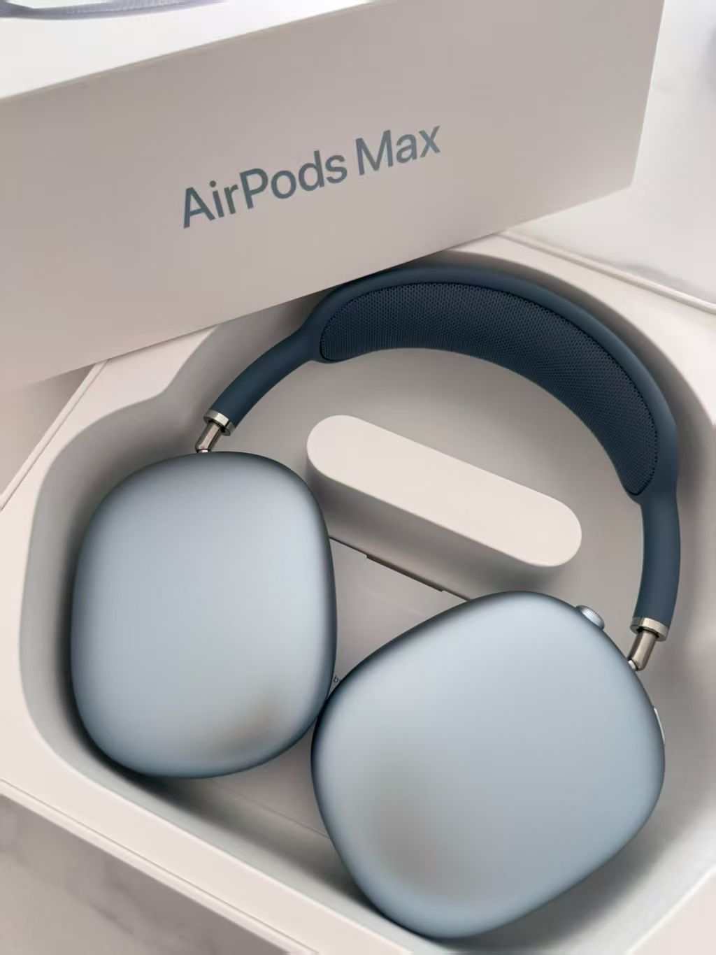 wireless over ear bluetooth headphones fully compatible with ios system, premium edition without active noise cancellation. wireless over ear bluetooth headphones fully compatible with ios system, premium edition without active noise cancellation.