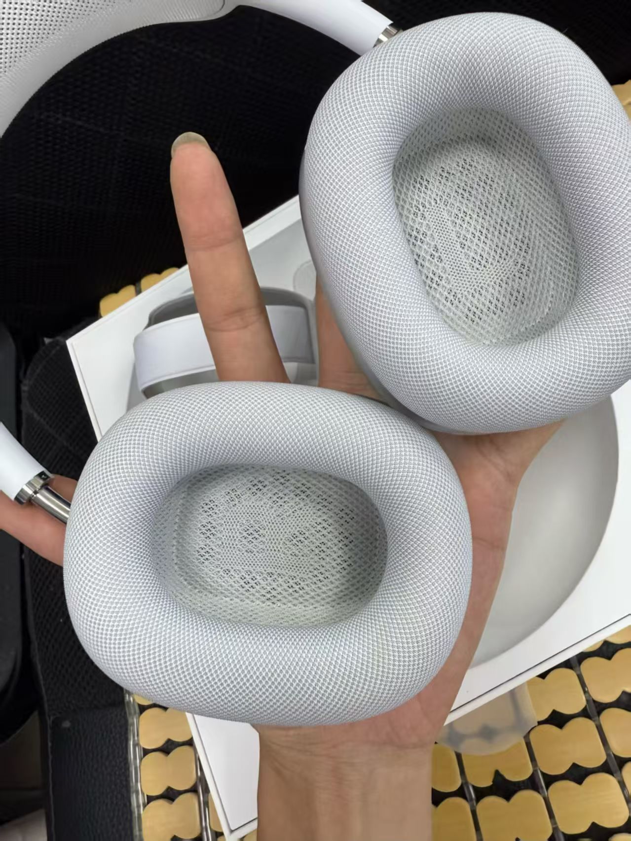 wireless over ear bluetooth headphones fully compatible with ios system, premium edition without active noise cancellation. wireless over ear bluetooth headphones fully compatible with ios system, premium edition without active noise cancellation.