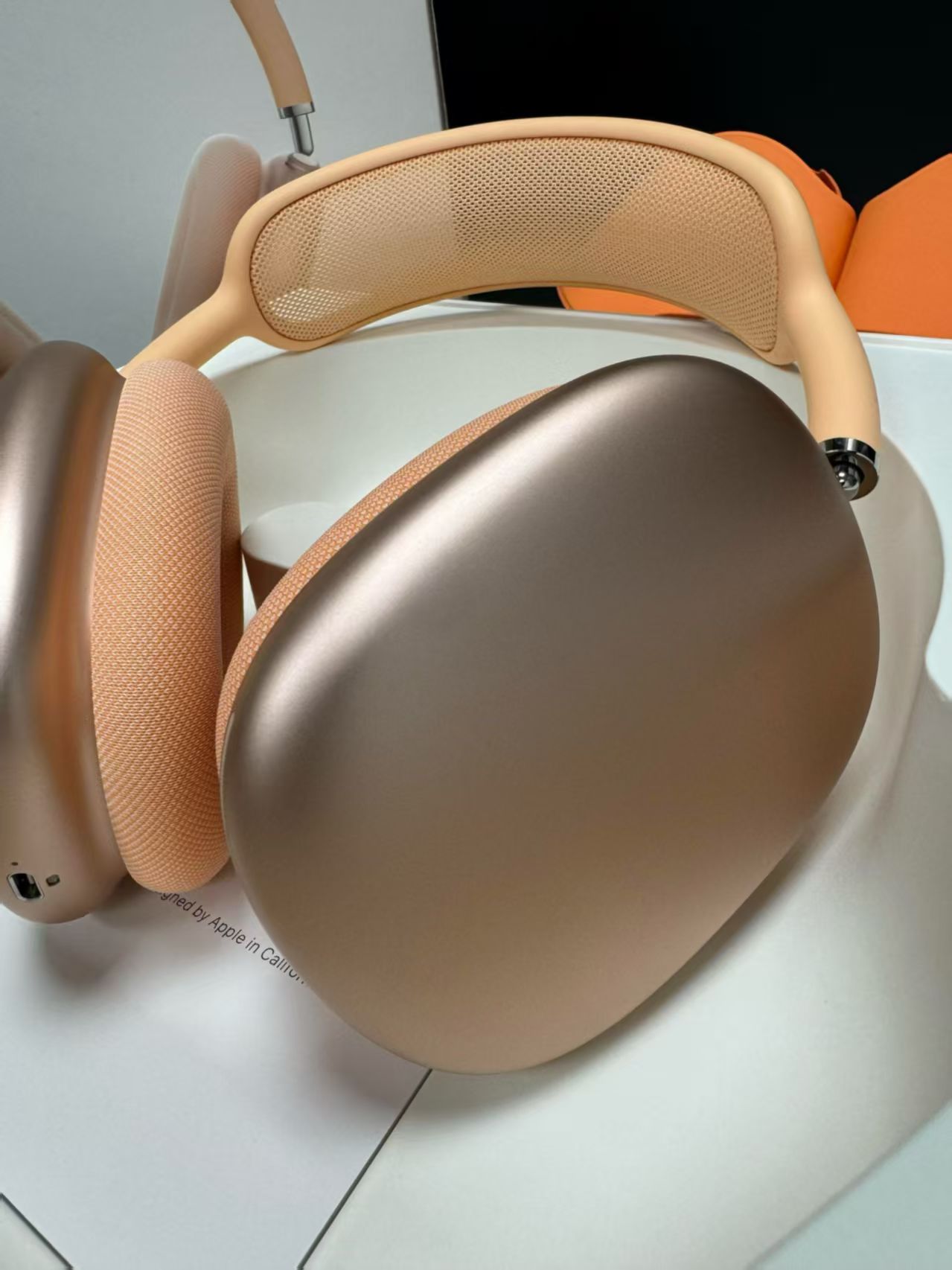 wireless over ear bluetooth headphones fully compatible with ios system, premium edition without active noise cancellation. wireless over ear bluetooth headphones fully compatible with ios system, premium edition without active noise cancellation.