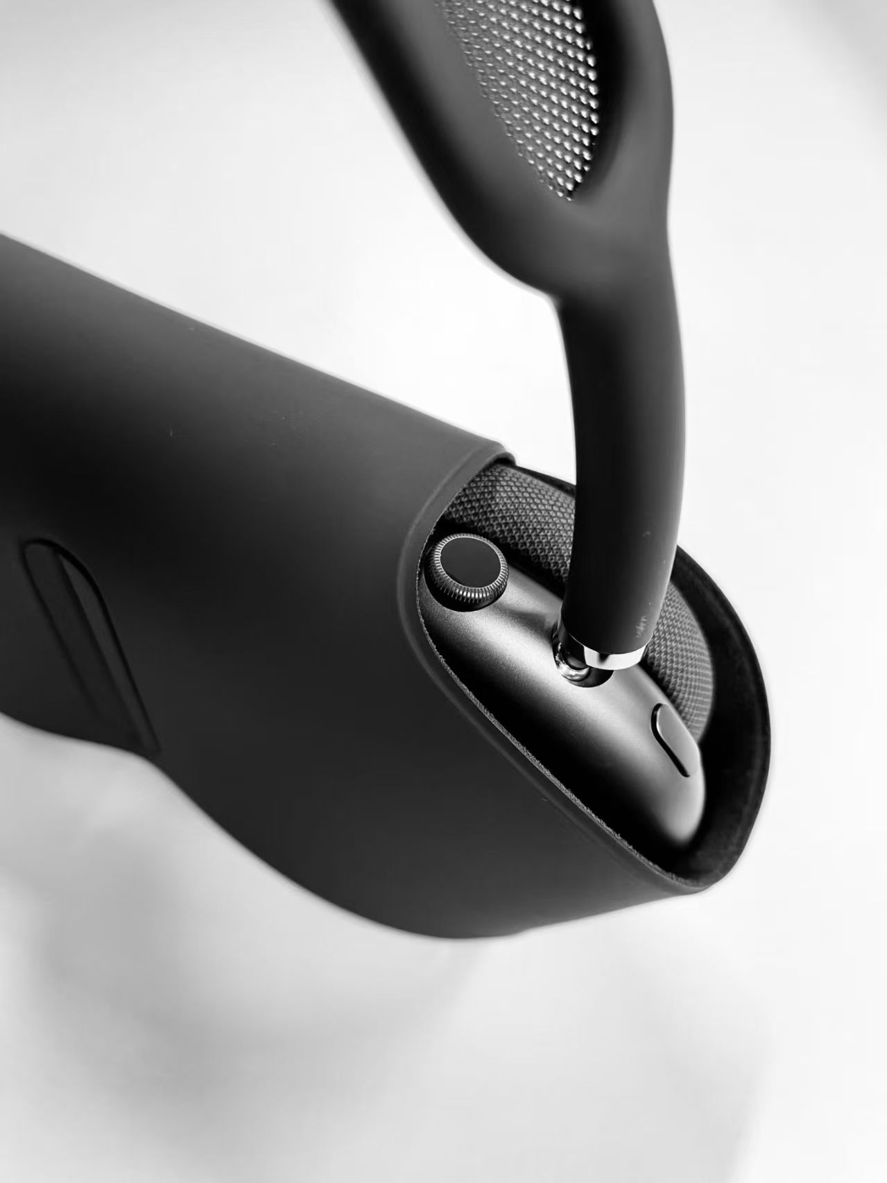 wireless over ear bluetooth headphones fully compatible with ios system, premium edition without active noise cancellation. wireless over ear bluetooth headphones fully compatible with ios system, premium edition without active noise cancellation.