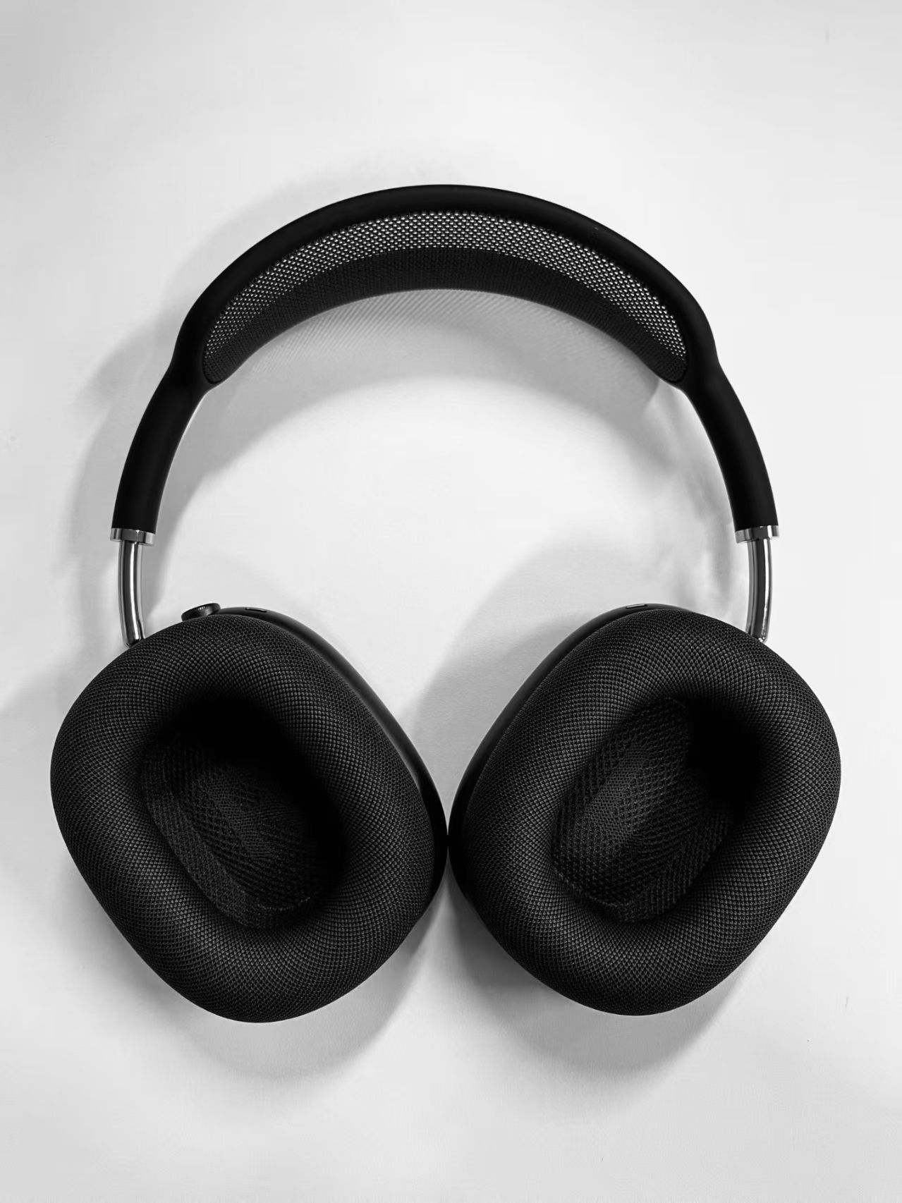 wireless over ear bluetooth headphones fully compatible with ios system, premium edition without active noise cancellation. wireless over ear bluetooth headphones fully compatible with ios system, premium edition without active noise cancellation.