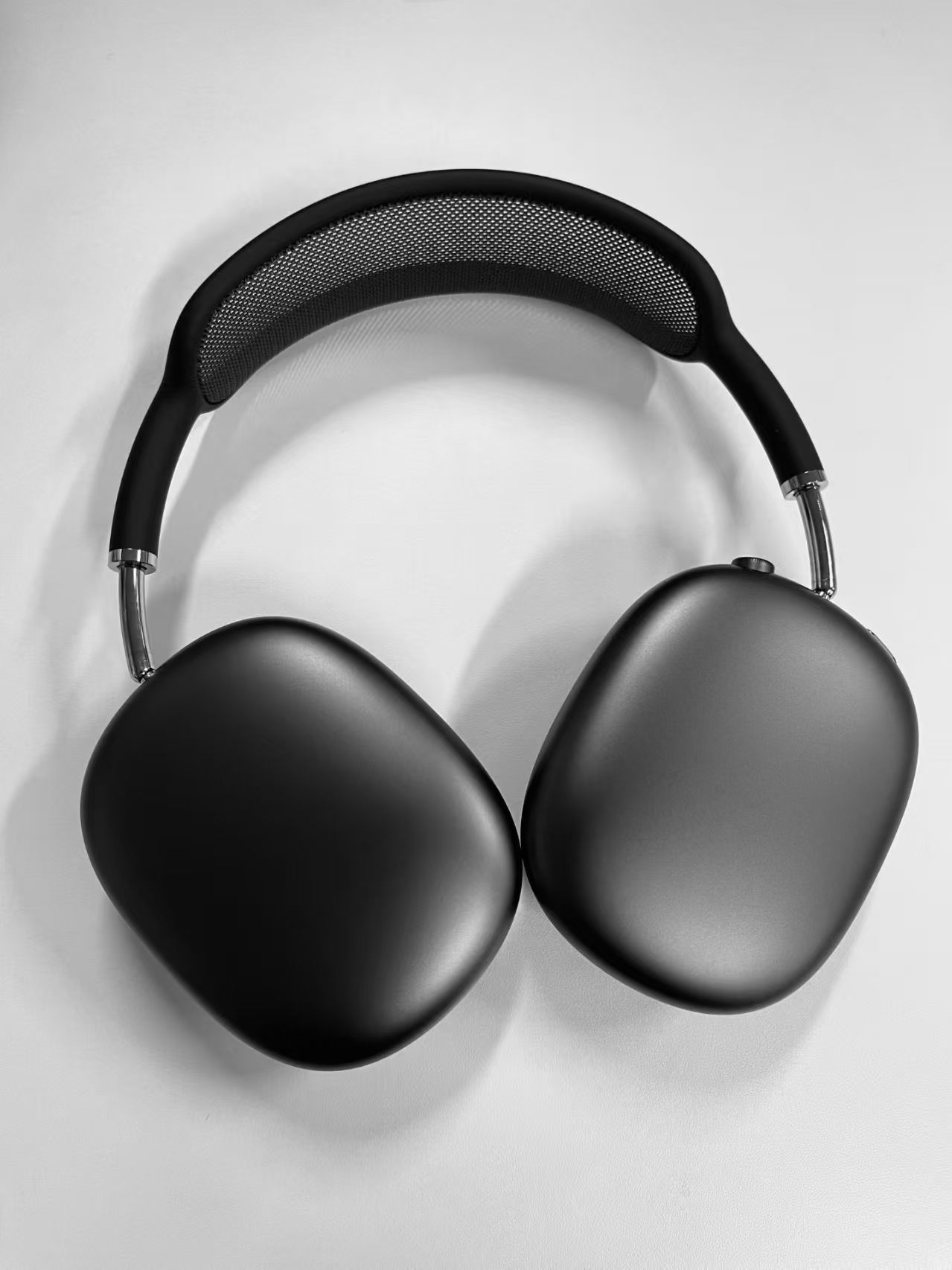 wireless over ear bluetooth headphones fully compatible with ios system, premium edition without active noise cancellation. wireless over ear bluetooth headphones fully compatible with ios system, premium edition without active noise cancellation.