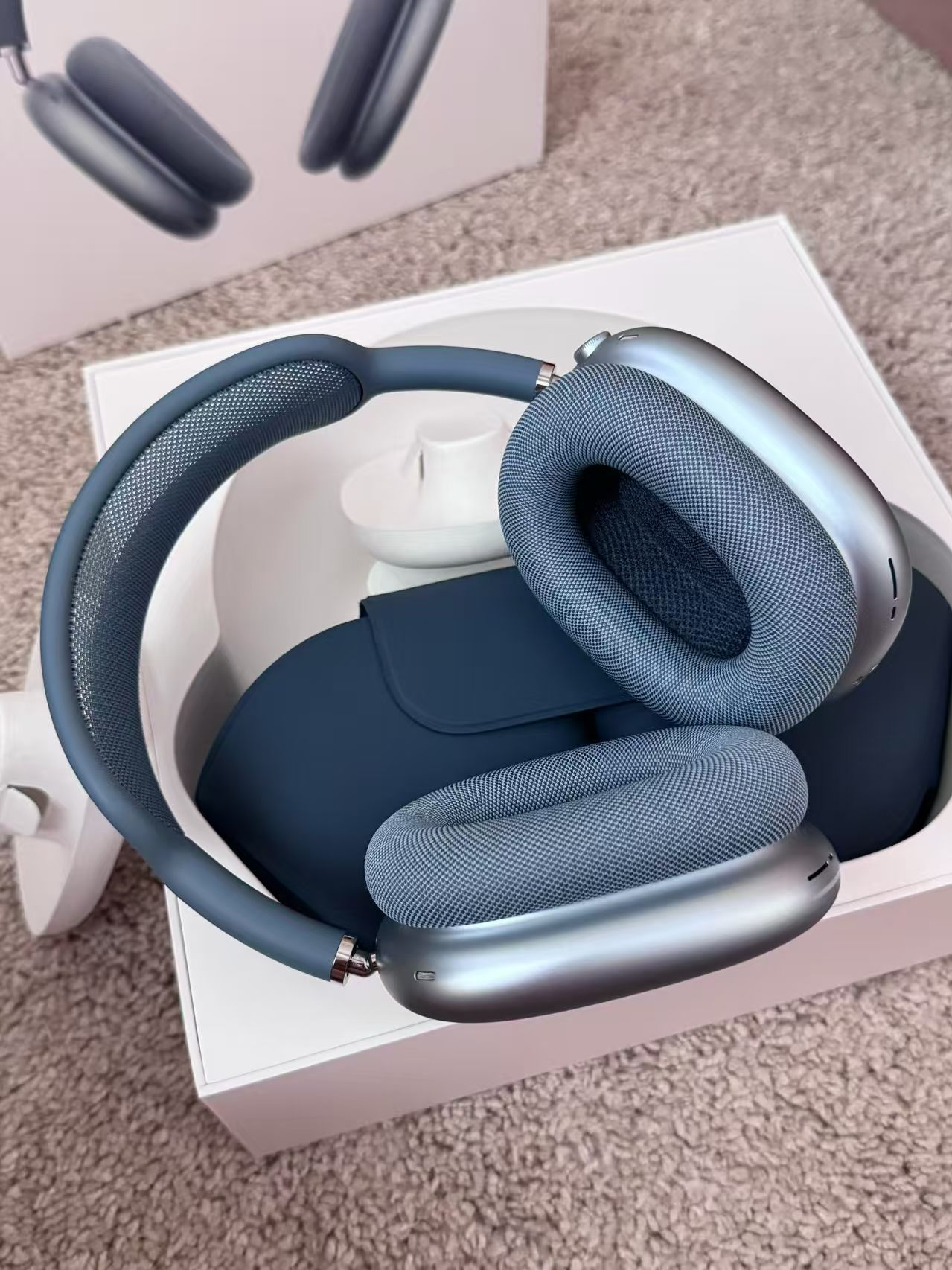 wireless over ear bluetooth headphones fully compatible with ios system, premium edition without active noise cancellation. wireless over ear bluetooth headphones fully compatible with ios system, premium edition without active noise cancellation.