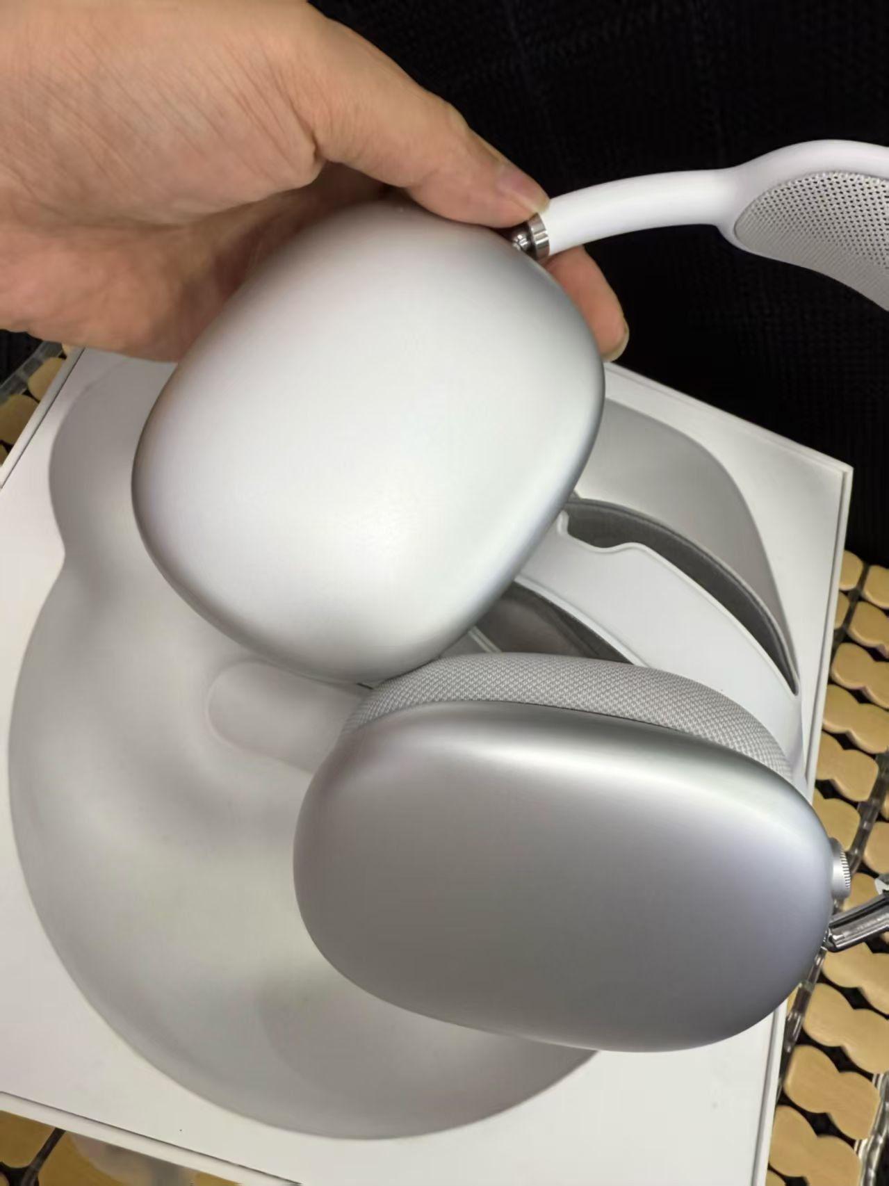 wireless over ear bluetooth headphones fully compatible with ios system, premium edition without active noise cancellation. wireless over ear bluetooth headphones fully compatible with ios system, premium edition without active noise cancellation.
