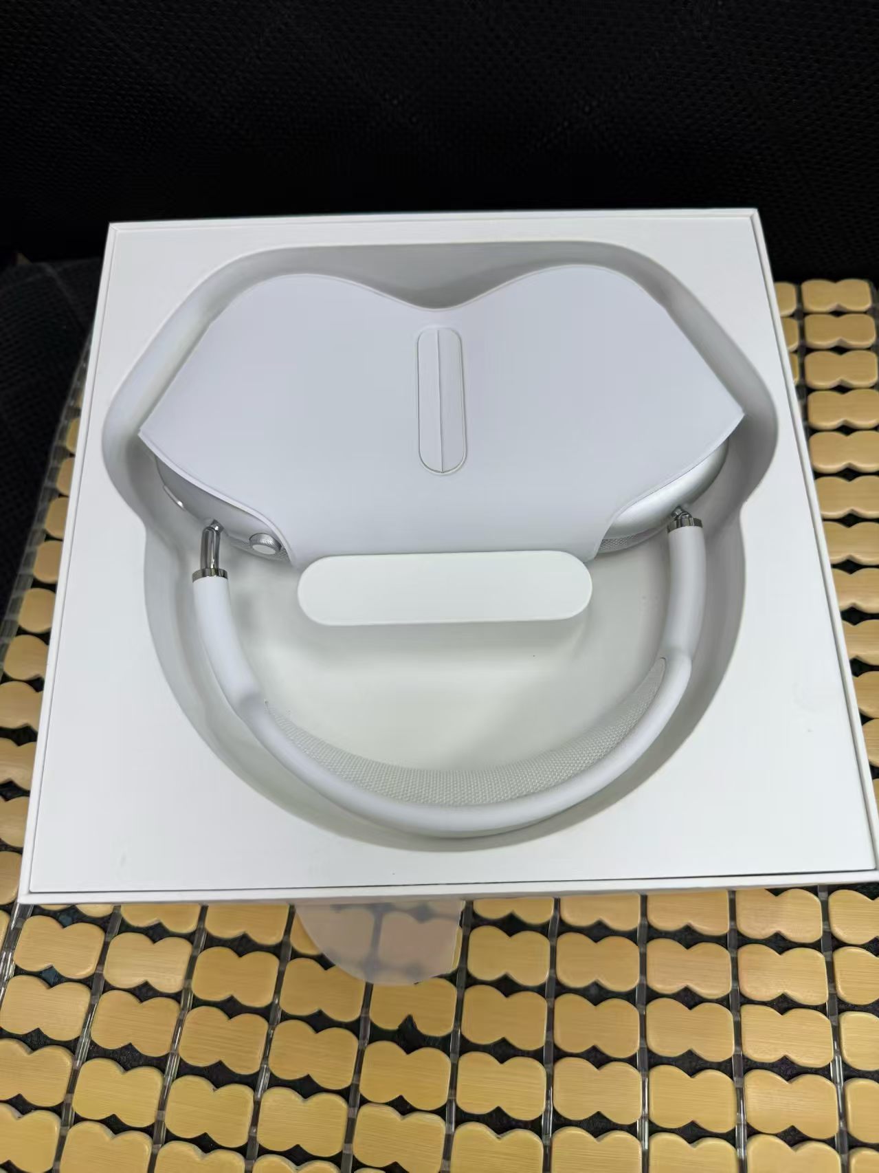 wireless over ear bluetooth headphones fully compatible with ios system, premium edition without active noise cancellation. wireless over ear bluetooth headphones fully compatible with ios system, premium edition without active noise cancellation.