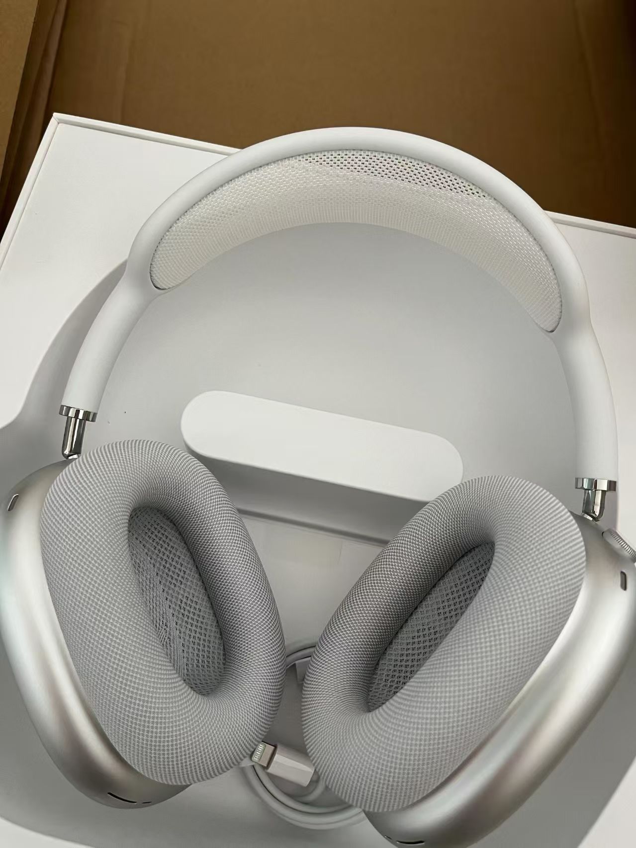 wireless over ear bluetooth headphones fully compatible with ios system, premium edition without active noise cancellation. wireless over ear bluetooth headphones fully compatible with ios system, premium edition without active noise cancellation.