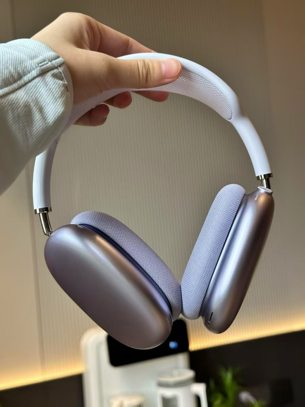 wireless over ear bluetooth headphones fully compatible with ios system, premium edition without active noise cancellation. wireless over ear bluetooth headphones fully compatible with ios system, premium edition without active noise cancellation.